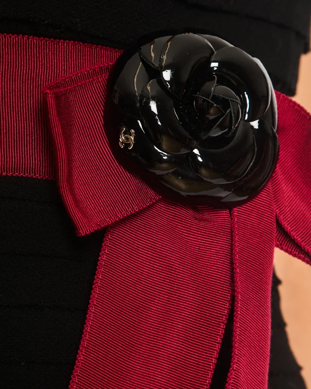 Chanel Black Wool Pleated Mini Dress with Red Sash Belt and Detachable Patent Leather Camellia Brooch… in Black Patent leather from Sellier, photo 4 of 5