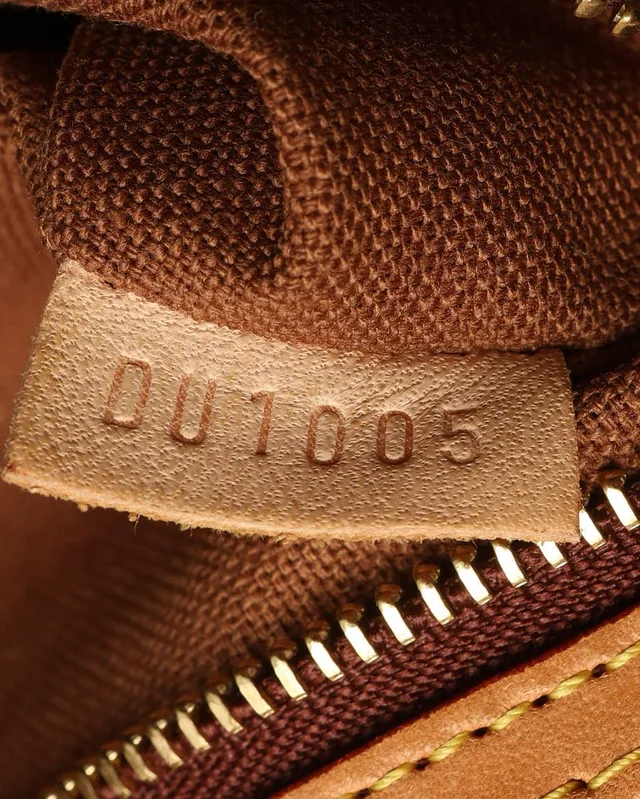 Louis Vuitton Batignolles Horizontal Monogram Tote Bag in Coated canvas from A Retro Tale, photo 7 of 9