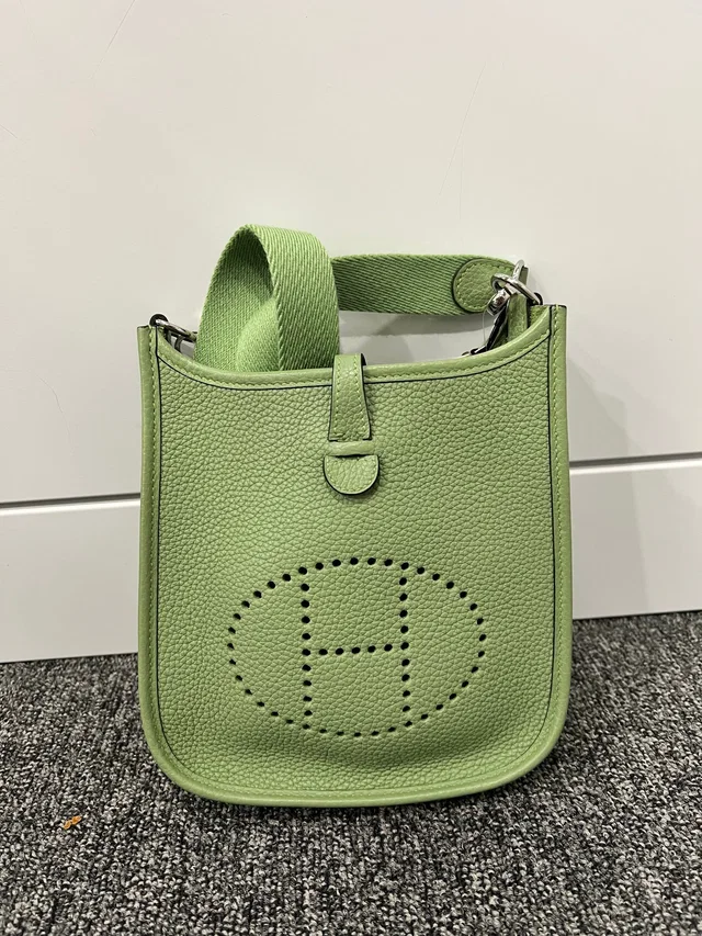 Hermès Taurillon Vert Criquet S金具 Evelyne TPM in Green from Luxury Promise