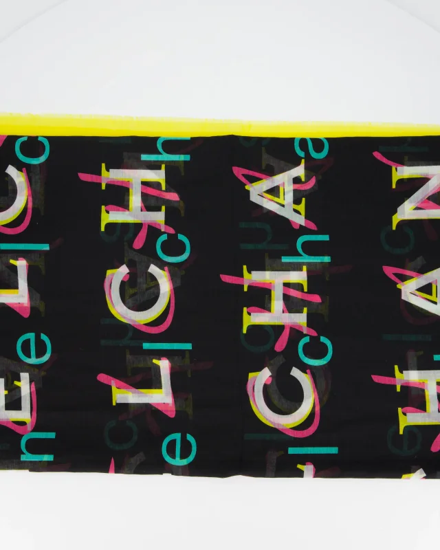 Chanel Black and Yellow Silk Blend Scarf 135cm x 200cm in Black Silk from Sellier, photo 4 of 4