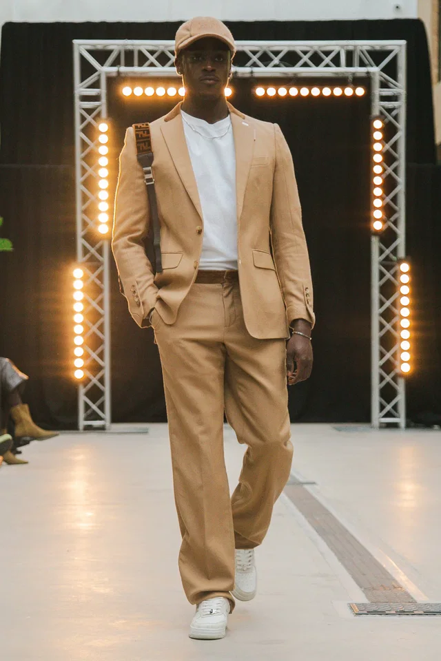 Burberry Suit Tan L - W34 in Brown from Luxury Promise