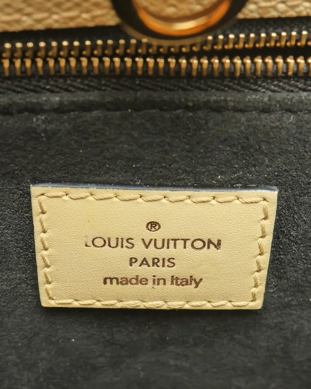 Louis Vuitton 2018s Taiga City Frame Handbag in Suede from A Retro Tale, photo 7 of 10