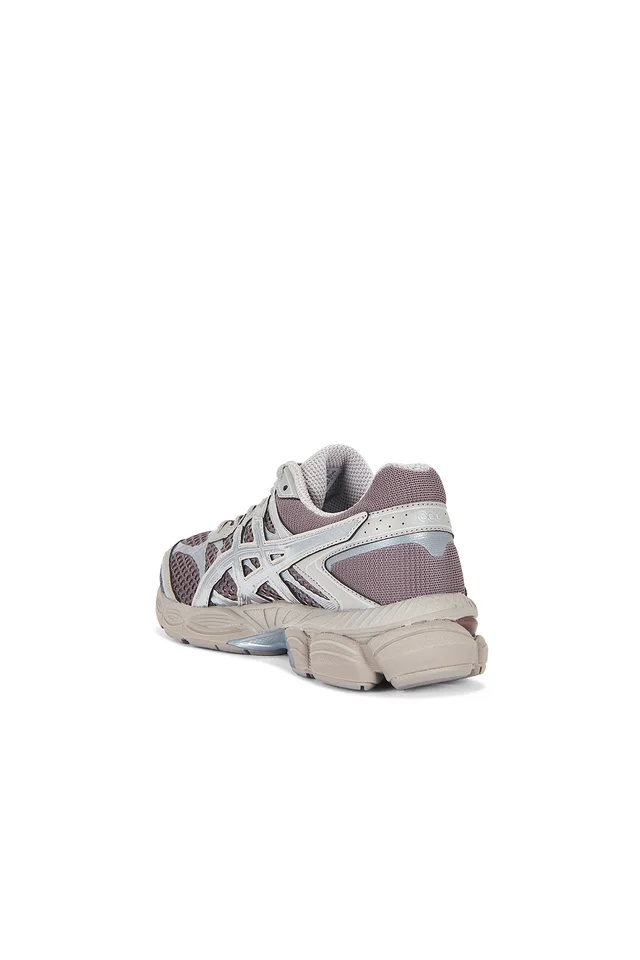 Asics Gel-Cumulus 16 Sneaker in Cocoa Powder & Pure Silver, photo 3 of 6 from REVOLVE (Canada)