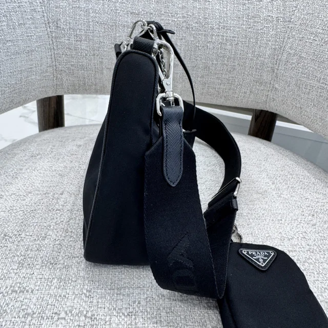 Prada Re-Edition 2005 Re-Nylon Bag in Metal, Nylon, recycled textile fibers, regenerated nylon yarn from Reowned, photo 4 of 8