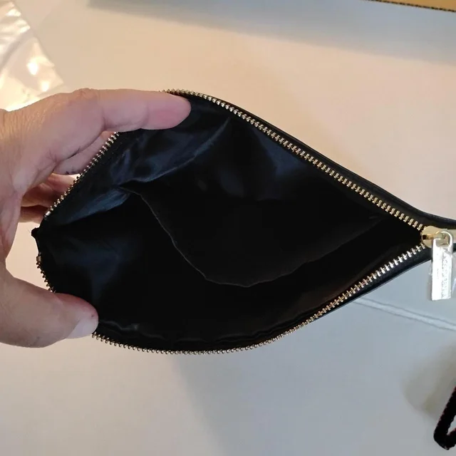 Dolce & Gabbana Women's Clutch bags - Black/Gold in gold|black from Depop, photo 5 of 9
