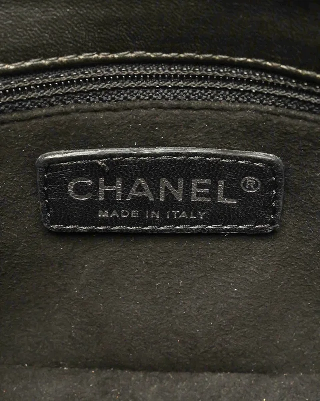 Chanel CC Choco Bar East West Bag in Patent leather from A Retro Tale, photo 6 of 8