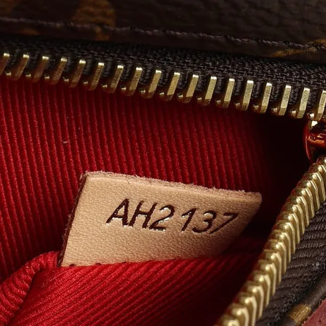 Louis Vuitton Tournelle MM Tote Bag in Coated canvas from A Retro Tale, photo 7 of 8