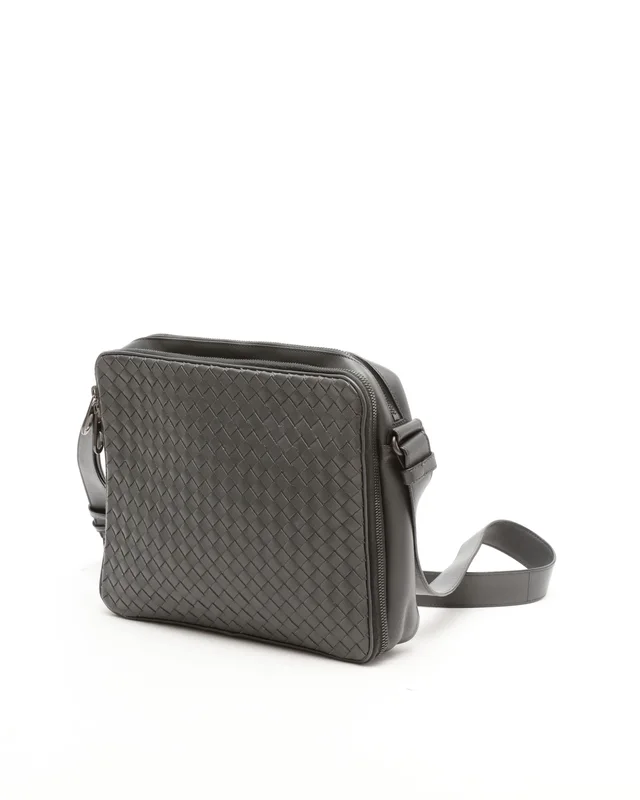 Bottega Veneta Intrecciato Crossbody Bag in Woven leather from A Retro Tale, photo 3 of 9
