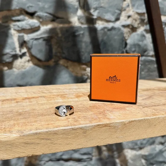 Hermès Carrousel Craie Lacquered Signet Ring - Size 60 in Silver in silver|gray from Grailed