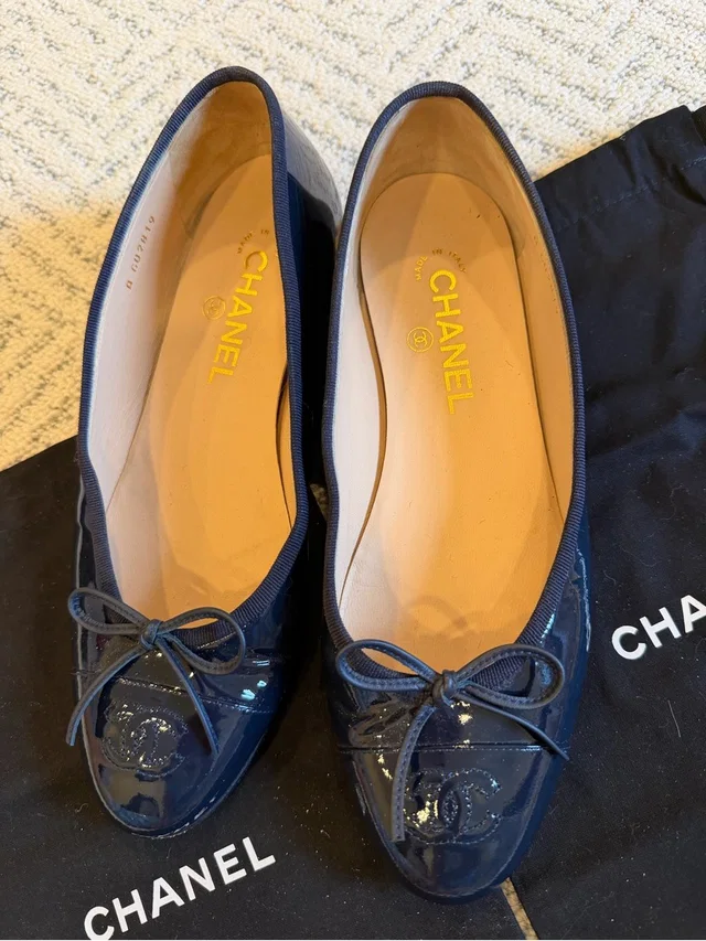 Chanel Navy Blue Patent Leather Ballet Ballerina Flats With Bow Cc Cap Medallion in blue Patent leather from Poshmark