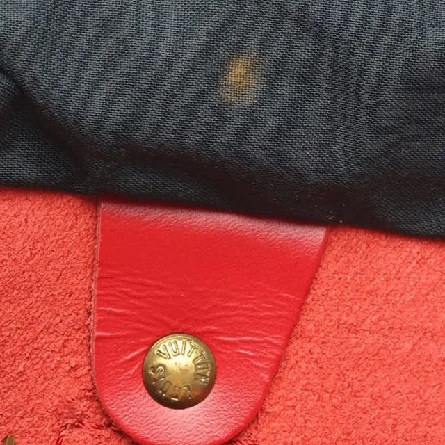 Louis Vuitton Epi Speedy 25 Bag in Leather from A Retro Tale, photo 12 of 13