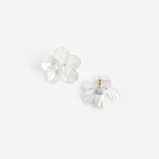 Self-Portrait Pearl-inlaid floral earrings, photo 2 of 5 from SENSER