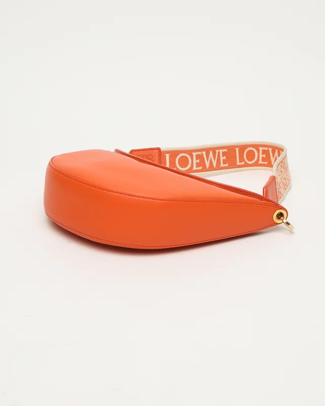 Loewe Luna Hobo Bag in Leather from A Retro Tale, photo 4 of 8