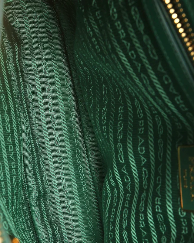 Prada Saffiano Galleria Tote Bag in Saffiano leather from A Retro Tale, photo 6 of 7