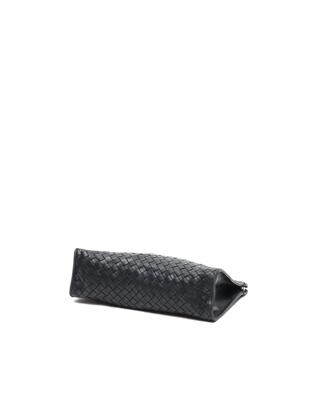 Bottega Veneta Intrecciato Pouch in Woven leather from A Retro Tale, photo 4 of 6