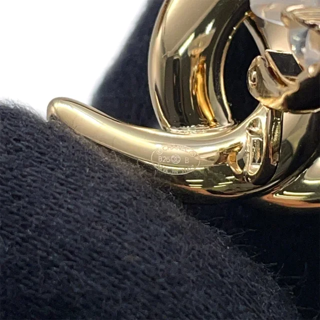 Chanel CC Logo Earring Gold Plated in Gold from GALLERY RARE, photo 6 of 7