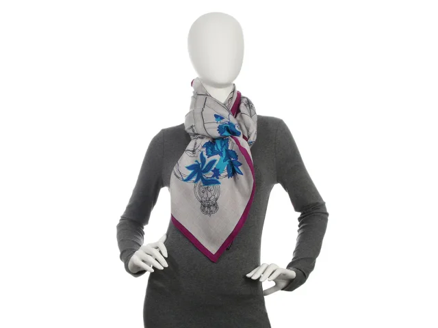 Hermès Cavalcadour Fleuri Cashmere Silk Shawl 140cm in Silk from Ann's Fabulous Finds, photo 6 of 6