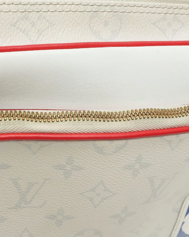 Louis Vuitton x NBA Monogram Nil Messenger Antarctica Bag in Coated canvas from A Retro Tale, photo 6 of 11