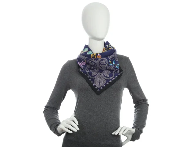 Hermès Arabesques Silk Scarf 90cm in Silk from Ann's Fabulous Finds, photo 5 of 6