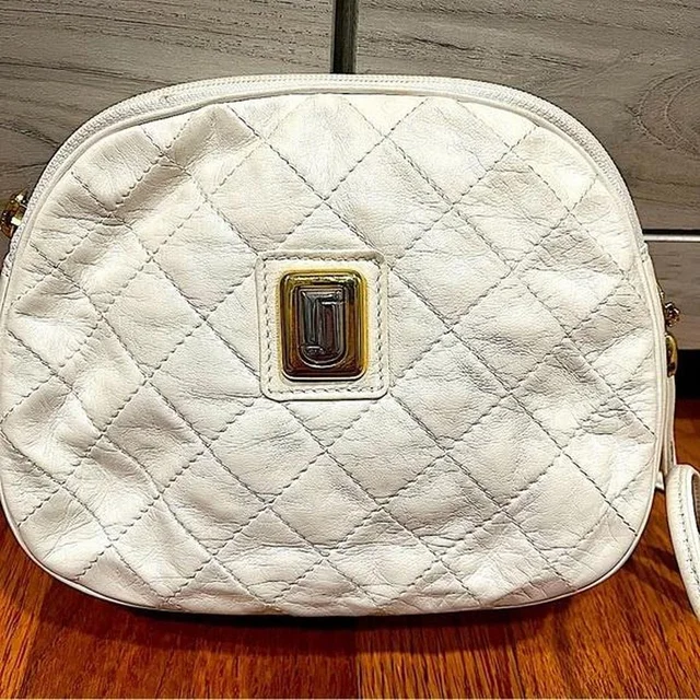 Judith Leiber Women's Crossbody bags - White/Gold in white|gold from Depop, photo 1 of 1