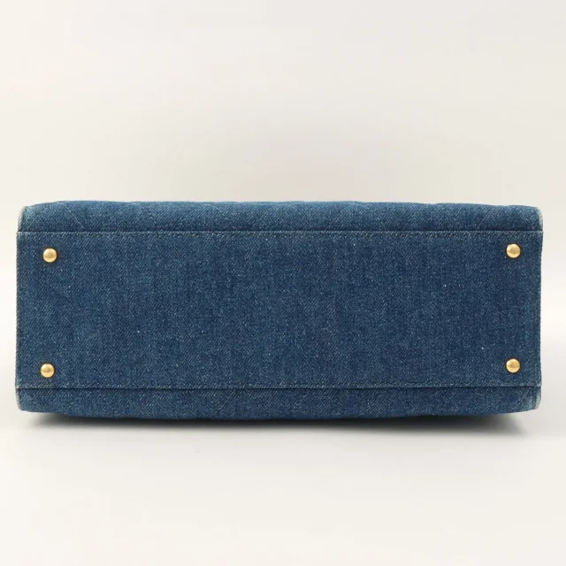 Chanel Indigo Denim Matelassé Stitch CC Turn-Lock Chain Handbag, Circa 1998 in Denim from VINTAGE QOO TOKYO, photo 11 of 18