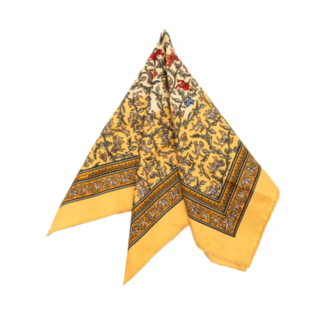 Yellow Hermès Chasse en Inde Silk Scarf 42 Scarves in Yellow Silk from Designer Revival