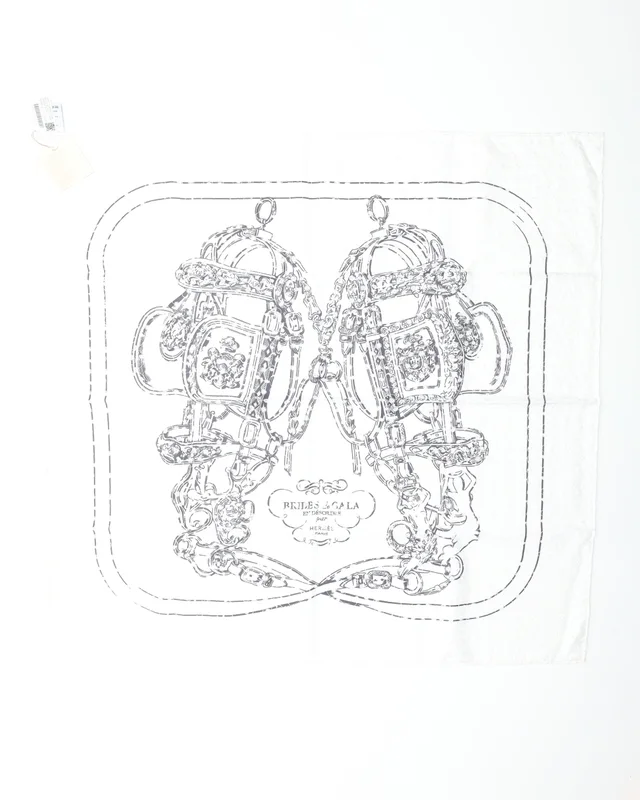 Hermès 70 Brides de Gala Broderie Anglaise Silk scarf in Silk from A Retro Tale, photo 3 of 4