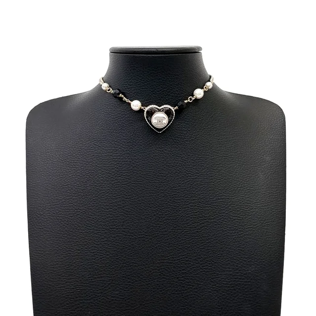 Chanel 샤넬 진주장식 하트 초커 목걸이 from GUGUS