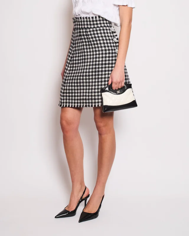 Dolce & Gabbana Black & White Wool Houndstooth Mini Skirt with Zebra Appliqué Size IT 38 (UK 6) in Black Wool from Sellier, photo 2 of 2