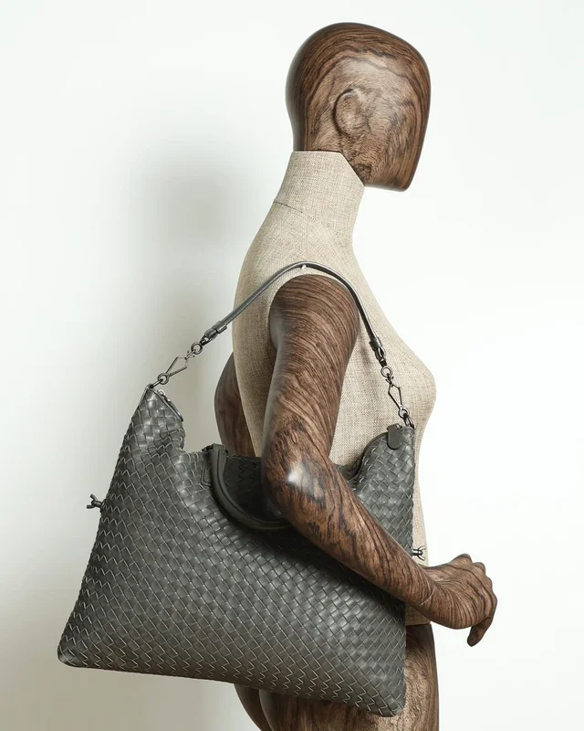 Bottega Veneta Intrecciato Business Bag in Woven leather from A Retro Tale, photo 14 of 14