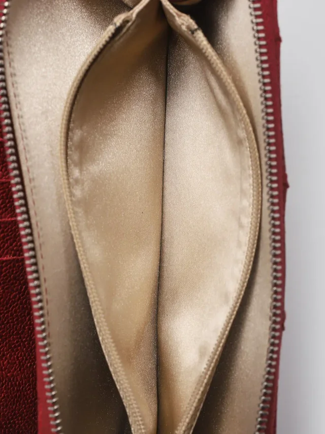Chanel Light Bordeaux Diamond Stitched Distressed Leather Outdoor Ligne Long Wallet in Burgundy Leather from Yoogis, photo 10 of 14