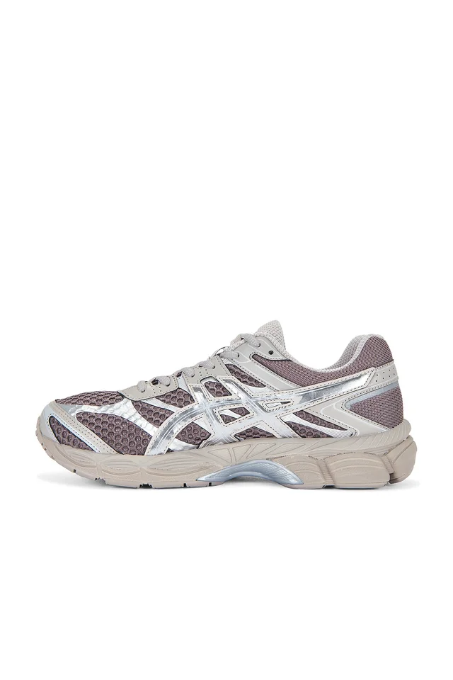 Asics Gel-Cumulus 16 Sneaker in Cocoa Powder & Pure Silver, photo 5 of 6 from REVOLVE (Canada)