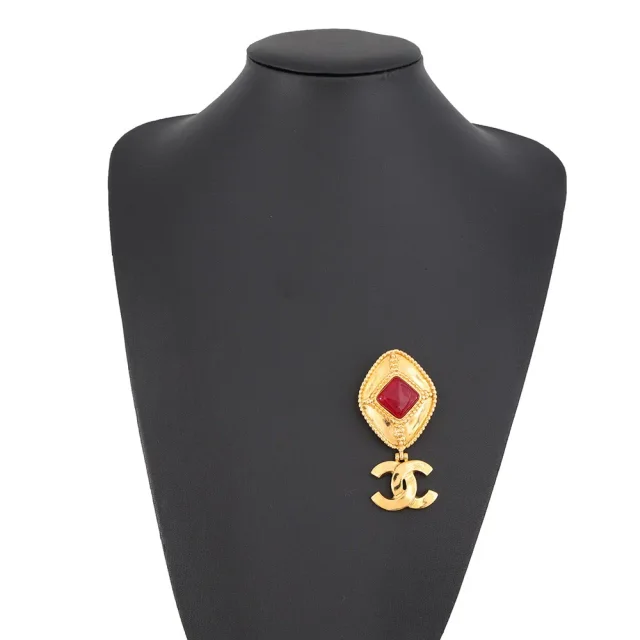 Chanel Gripoa CC LogoBrooch Gold/Red Metal color Stone in Red from GALLERY RARE, photo 5 of 11