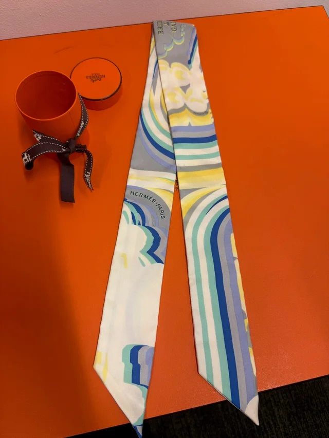 Hermès Twilly - Blue & Yellow Graphic Print in Blue Silk from Luxury Promise, photo 2 of 2