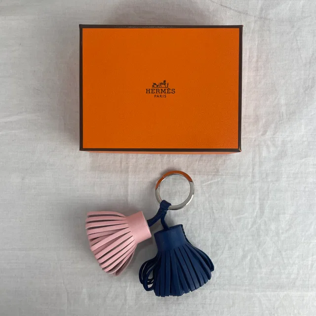 Hermès Carmen Uno-Dos Keyring in Milo Lambskin, Palladium plated from Reowned