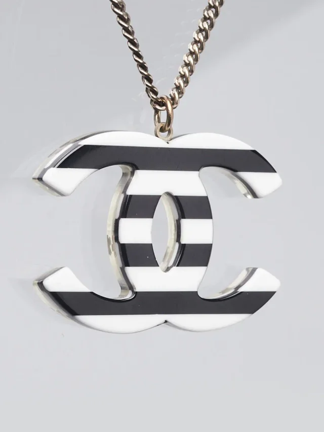 Chanel Black and White Resin and Faux Pearl CC Necklace in Black Resin from Yoogis, photo 4 of 6