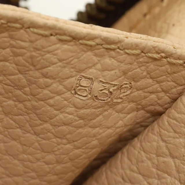 Louis Vuitton Monogram Toiletry Bag 23 in Coated canvas from A Retro Tale, photo 7 of 8