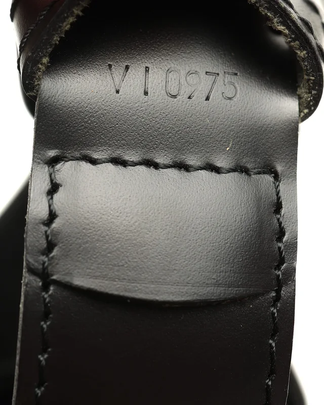 Louis Vuitton Epi Sac D'epaule GM Bag in Leather from A Retro Tale, photo 7 of 8