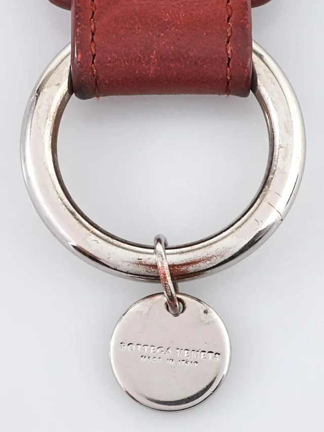 Bottega Veneta Dark Red Intrecciato Woven Leather Tab Key Ring Holder in Red Woven leather from Yoogis, photo 2 of 3
