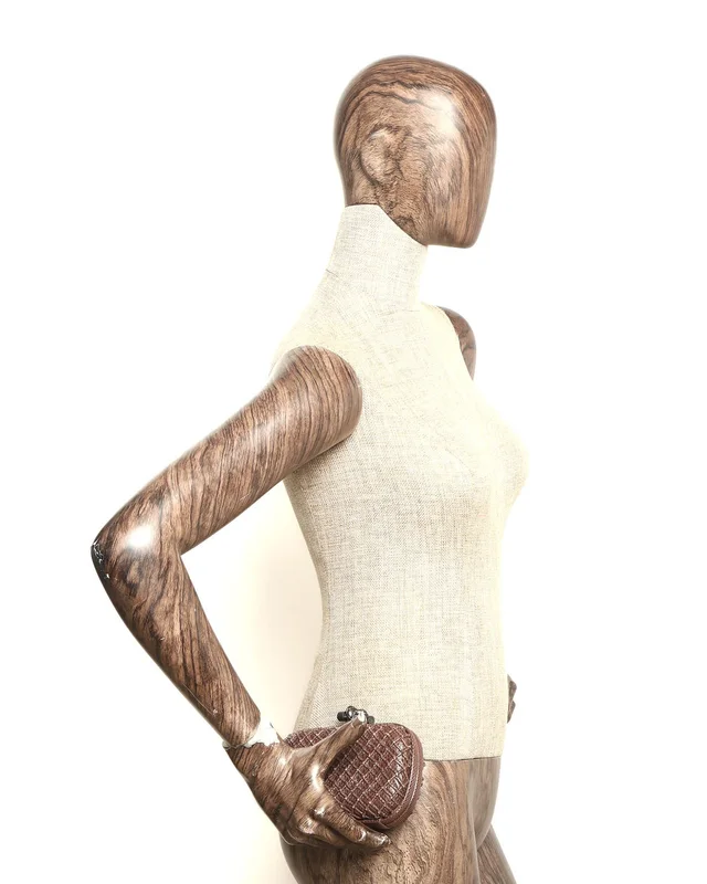 Bottega Veneta Intrecciato Knot Clutch Bag in Woven leather from A Retro Tale, photo 8 of 8