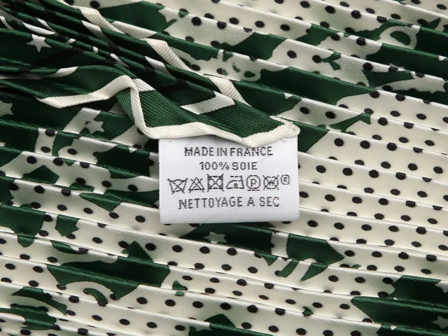 Hermès Brides de Gala Pleated Silk Bandana 55cm in Silk from Ann's Fabulous Finds, photo 3 of 6