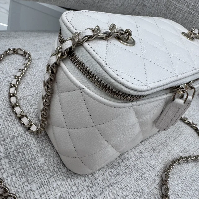 Chanel Caviar Vanity Bag in White Caviar, Metal from Reowned, photo 3 of 9
