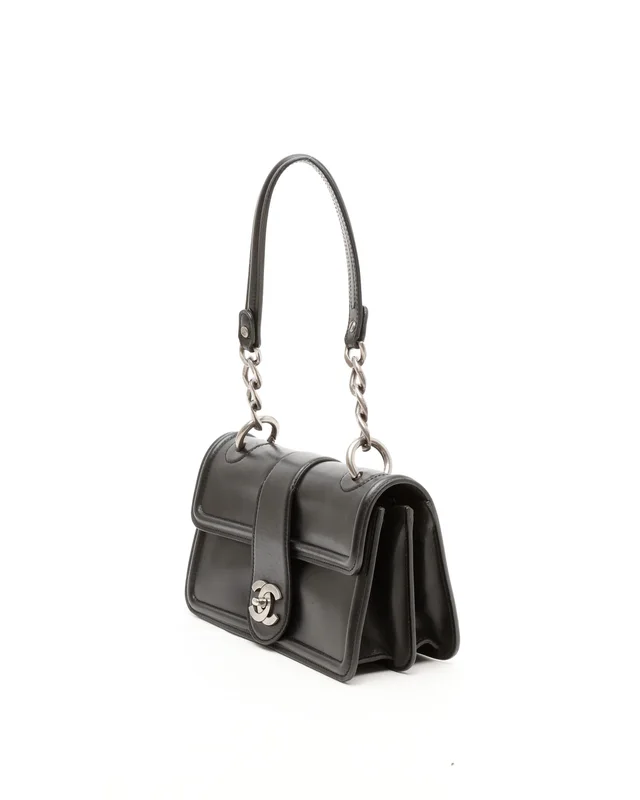 Chanel Chain Flap Bag in Leather from A Retro Tale, photo 2 of 12