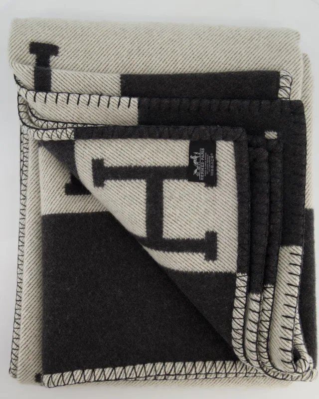 STORE FRESH* Hermès Gris Fonce and Ecru Cashmere Avalon Throw Blanket in Grey Cashmere from Sellier, photo 3 of 3
