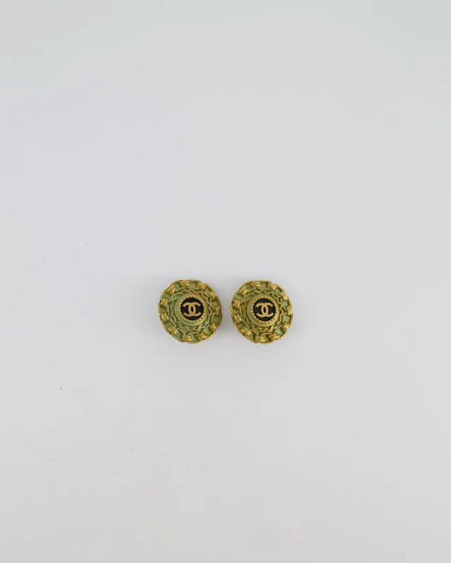 Chanel 94A Vintage CC Brushed Gold Matelasse Round Small Clip-On Earrings with Black Detailing in Black from Sellier, photo 2 of 6