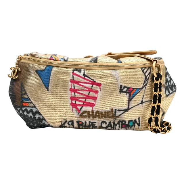 Chanel 2019年頃製 グラフィティボディバッグ ゴールド/マルチ from VINTAGE QOO TOKYO