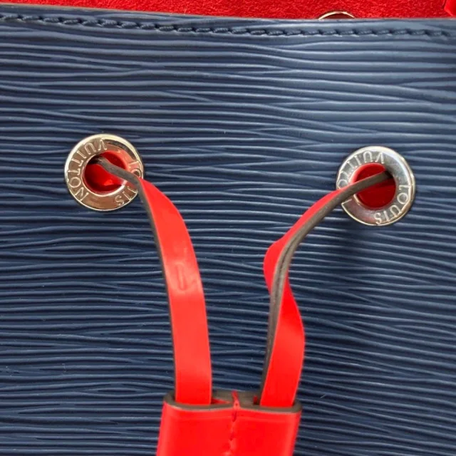 Louis Vuitton Neonoe MM Epi Shoulder Bag in Blue Leather from LuxUness, photo 16 of 19