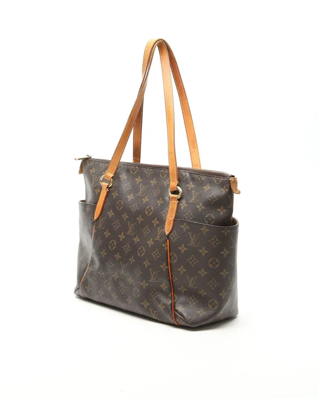 Louis Vuitton Monogram Totally MM Tote Bag in Coated canvas from A Retro Tale, photo 3 of 10