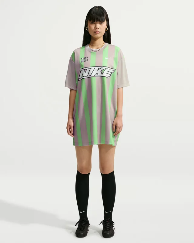 Sportswear in Cream II/Illusion Green/White, image 1 of 1 from Nike