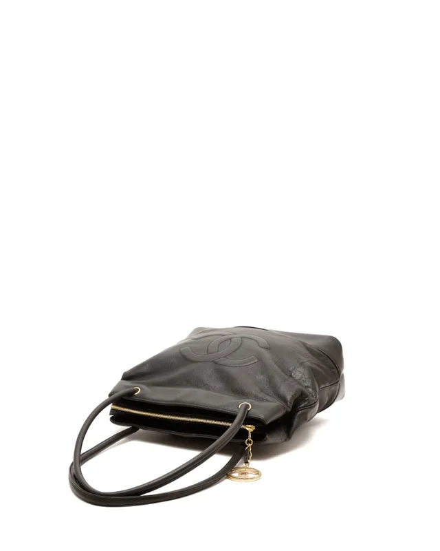 Chanel CC Caviar Tote Bag in Caviar leather from A Retro Tale, photo 4 of 10